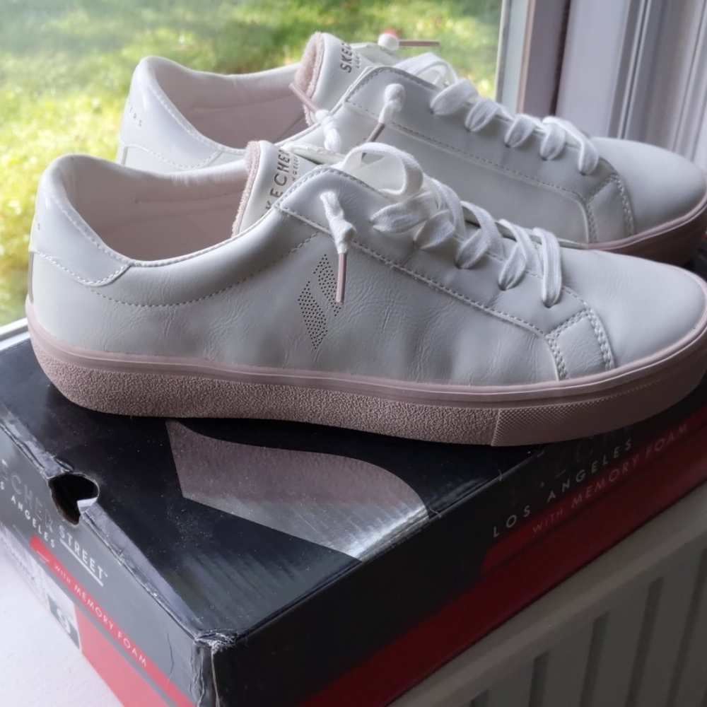NWT Skechers Slip on Sneakers